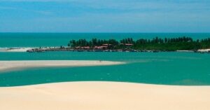 praiamundau-300x157 As Melhores Praias do Ceará para Praticar Kitesurf: Cumbuco é destaque